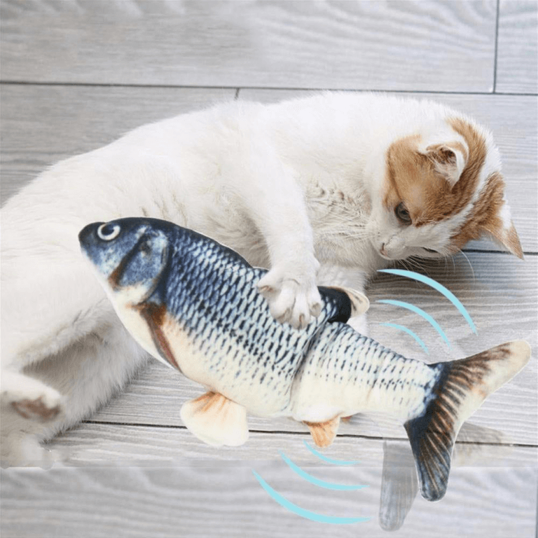 Кот с электрической рыбой-игрушкой