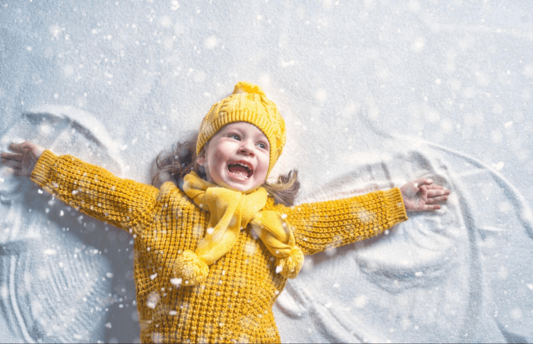 Ребёнок на снегу