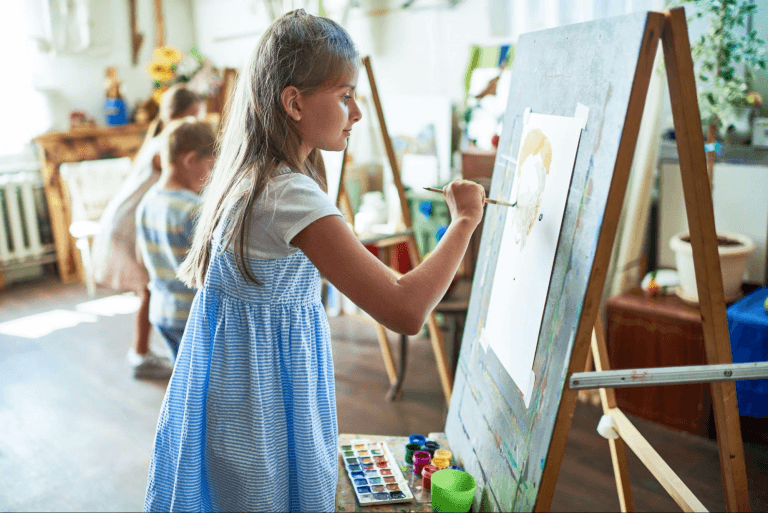 Дети в художественной школе